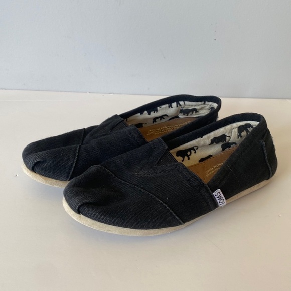 TOMS black classic slip on canvas shoes - Picture 1 of 10